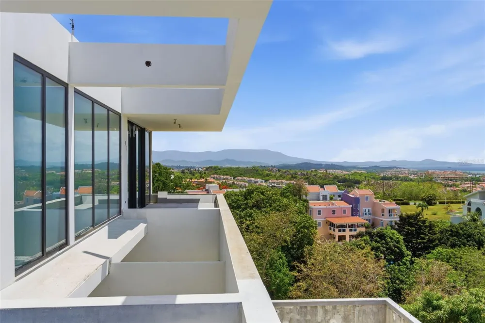 22 ROBLE VALLEY PALMAS DEL MAR Humacao, PR 00791