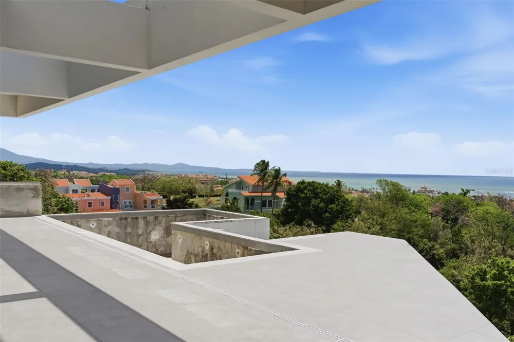 22 ROBLE VALLEY PALMAS DEL MAR Humacao, PR 00791
