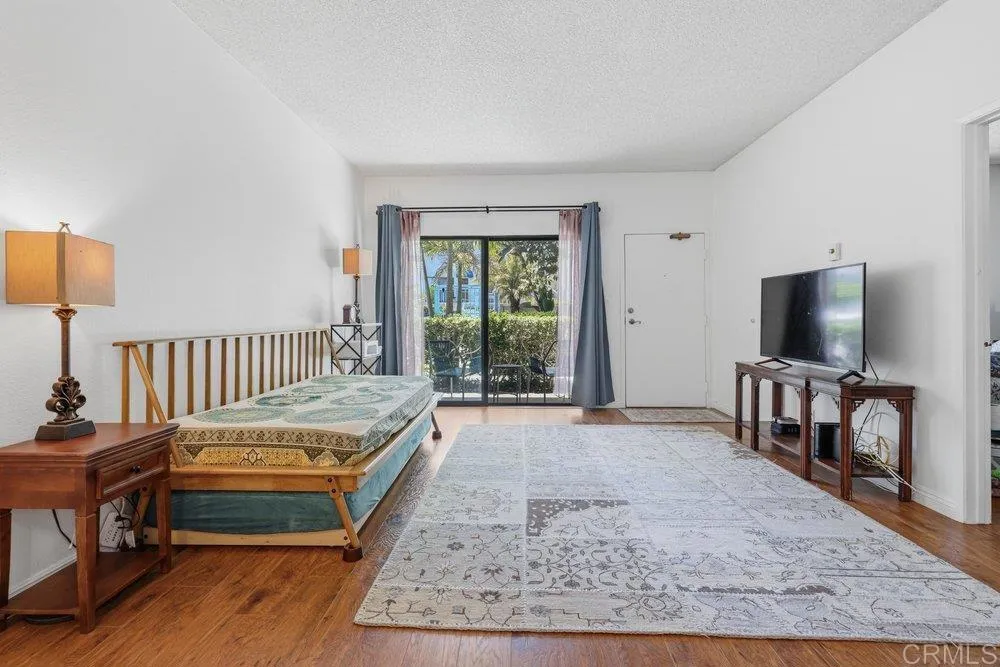8310 Regents Road #1E San Diego, CA 92122