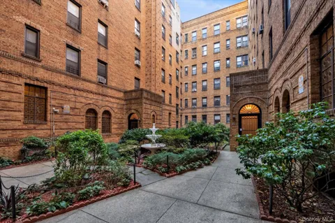 83-44 Lefferts Boulevard #6C