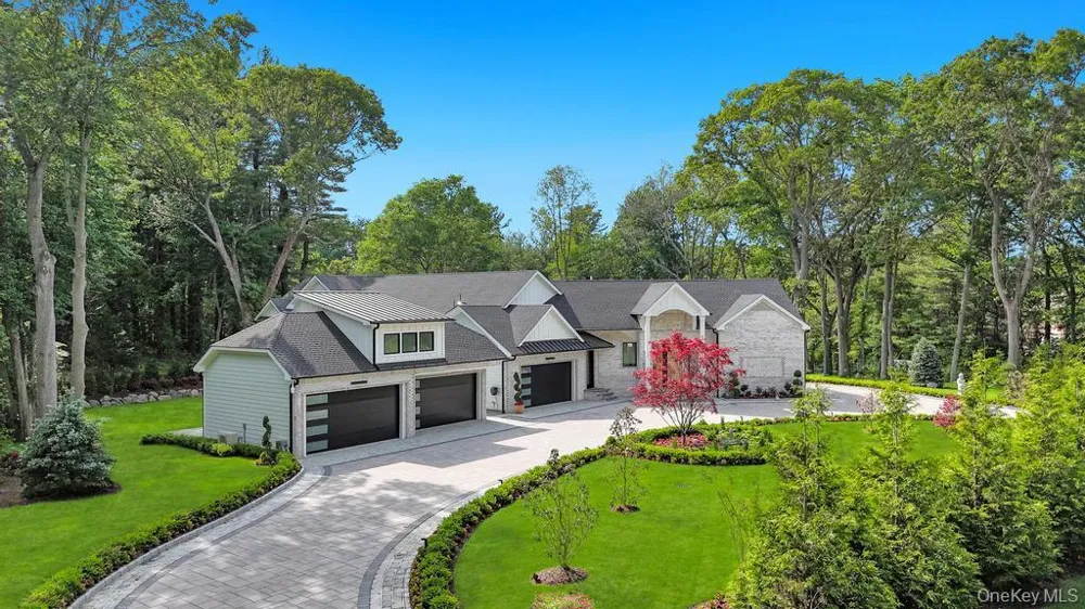 2 Chelmsford Drive Muttontown, NY 11545