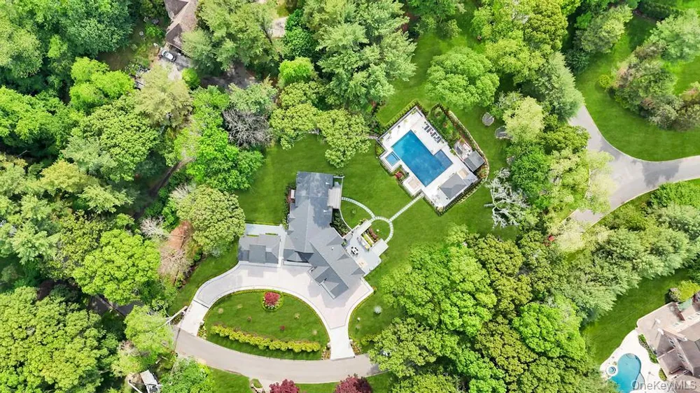 2 Chelmsford Drive Muttontown, NY 11545