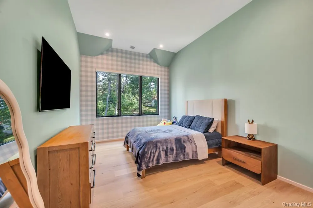 2 Chelmsford Drive Muttontown, NY 11545