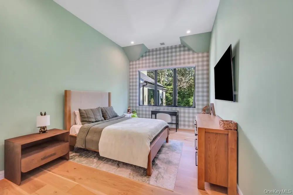 2 Chelmsford Drive Muttontown, NY 11545