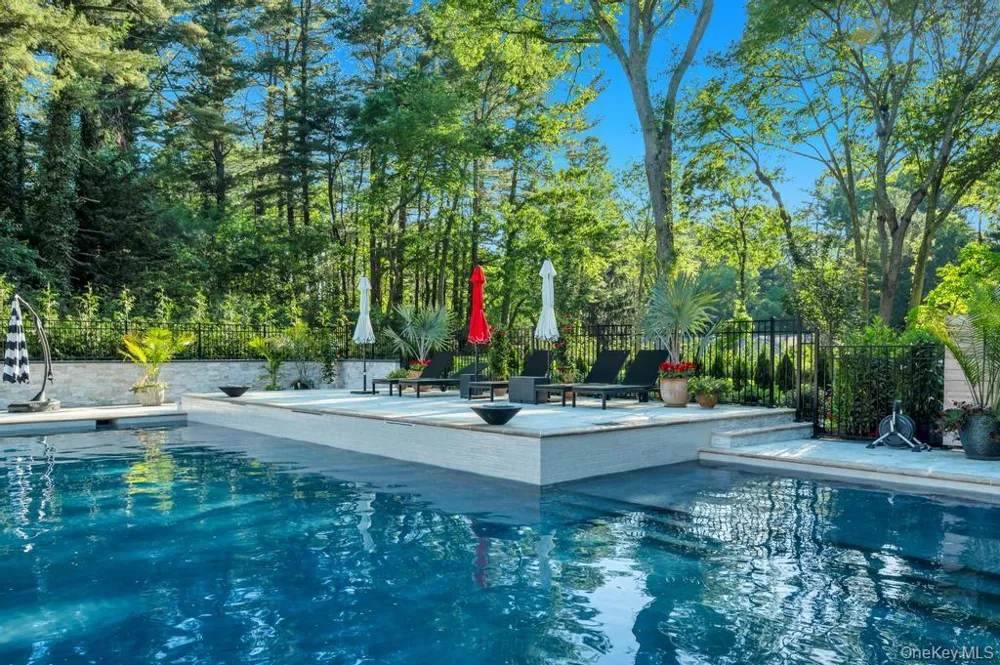 2 Chelmsford Drive Muttontown, NY 11545