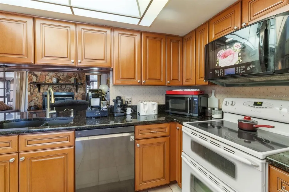 8921 S THOROUGHBRED POINT Inverness, FL 34452
