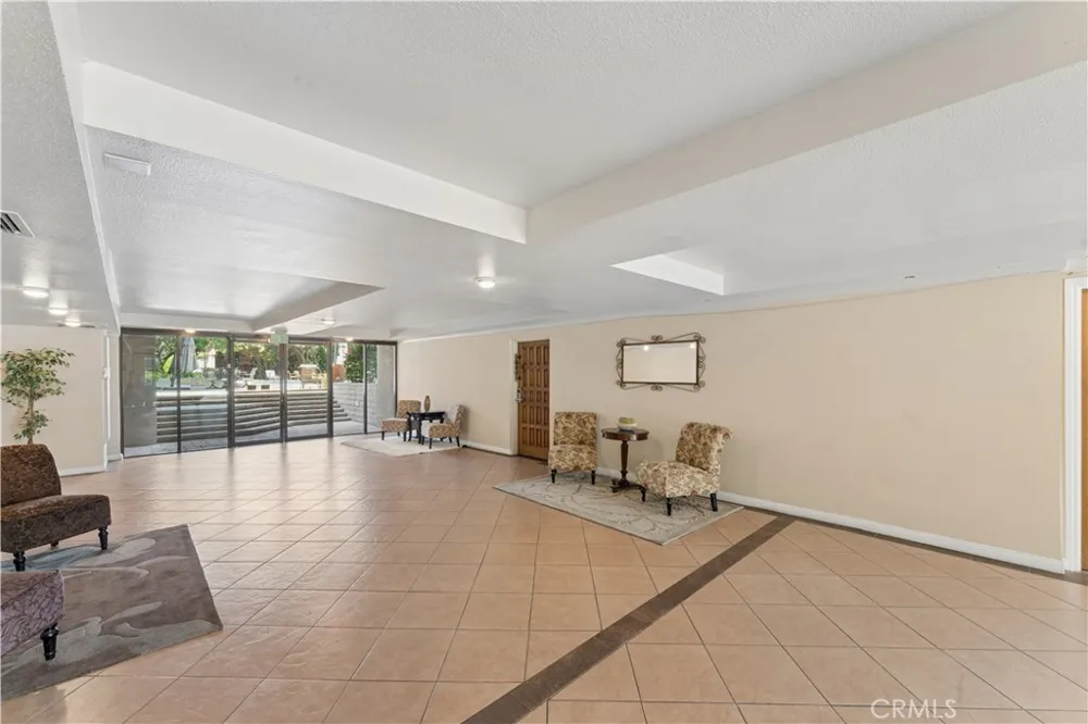 16866 Kingsbury #107 Granada Hills, CA 91344