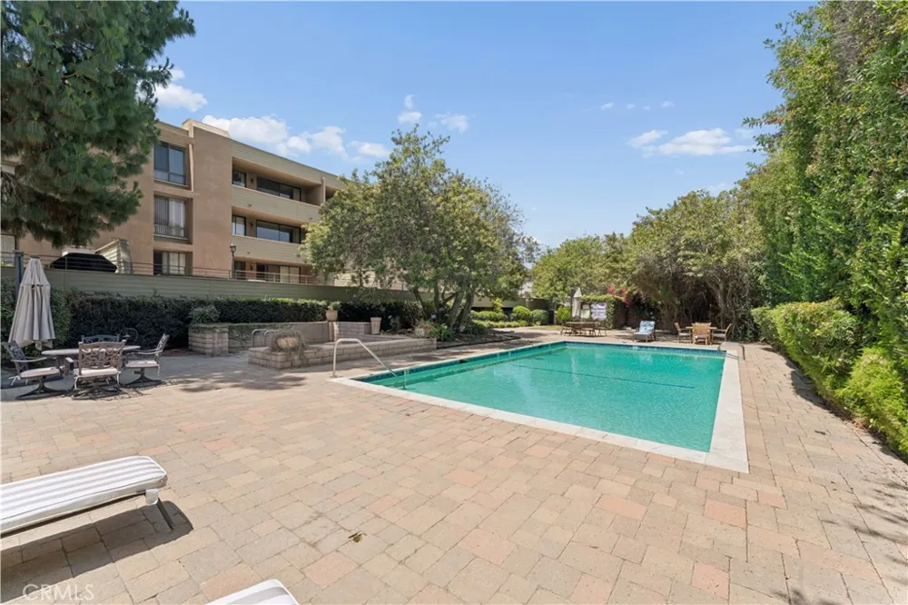 16866 Kingsbury #107 Granada Hills, CA 91344