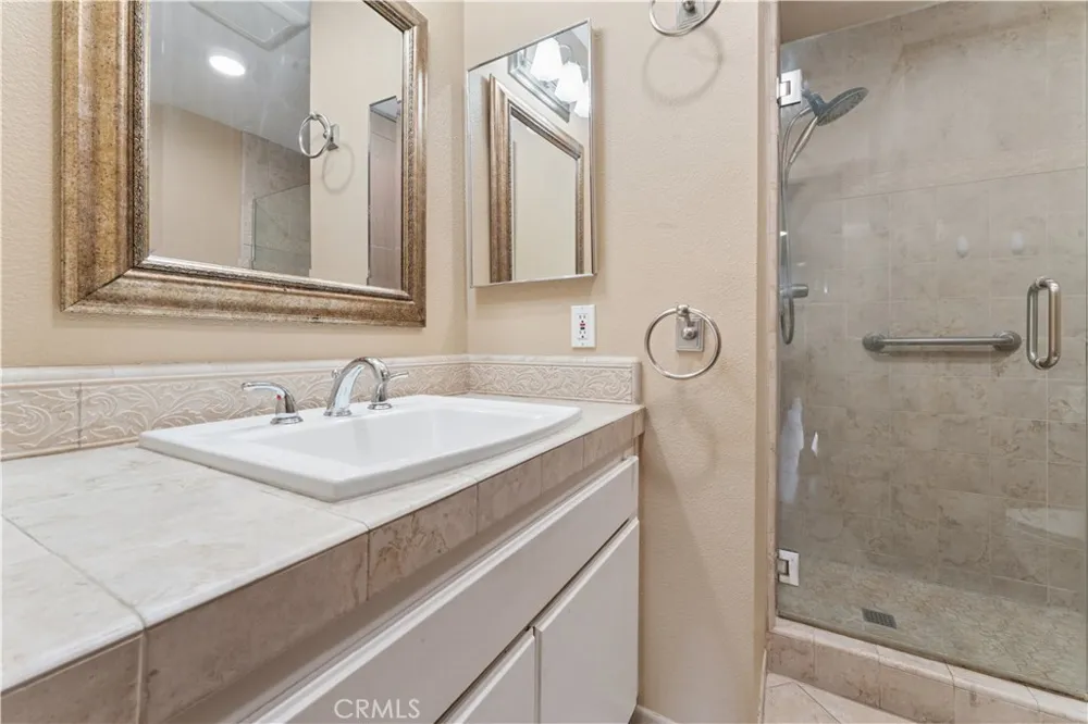 16866 Kingsbury #107 Granada Hills, CA 91344