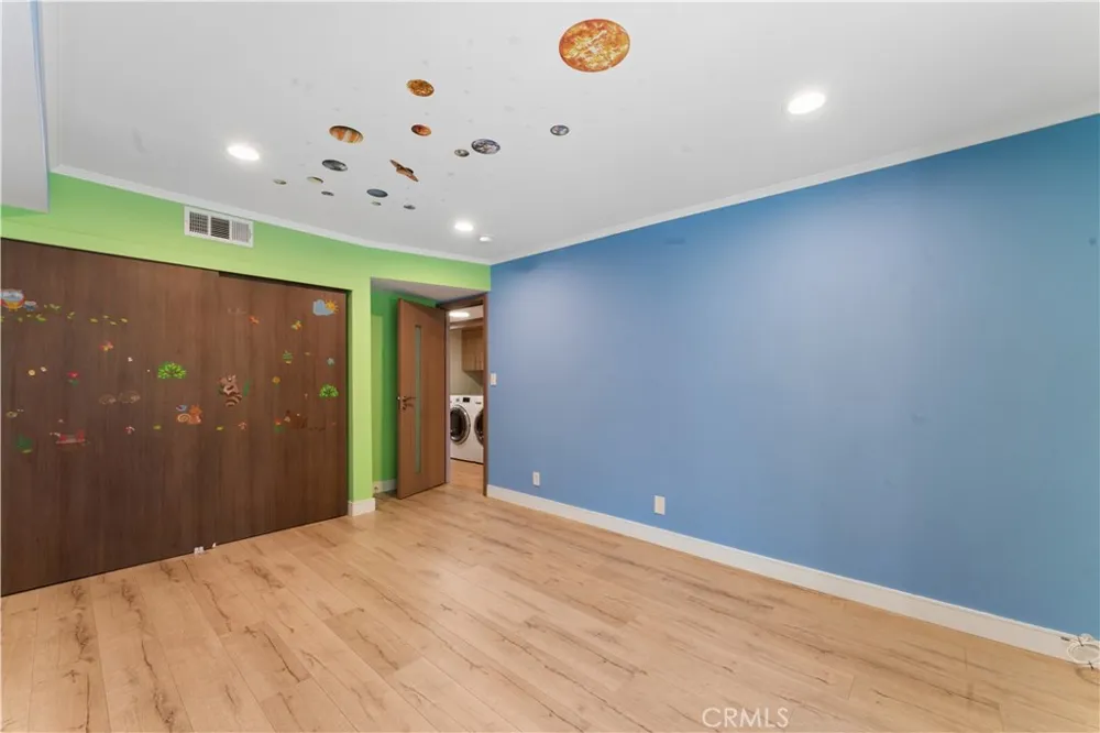 16866 Kingsbury #107 Granada Hills, CA 91344
