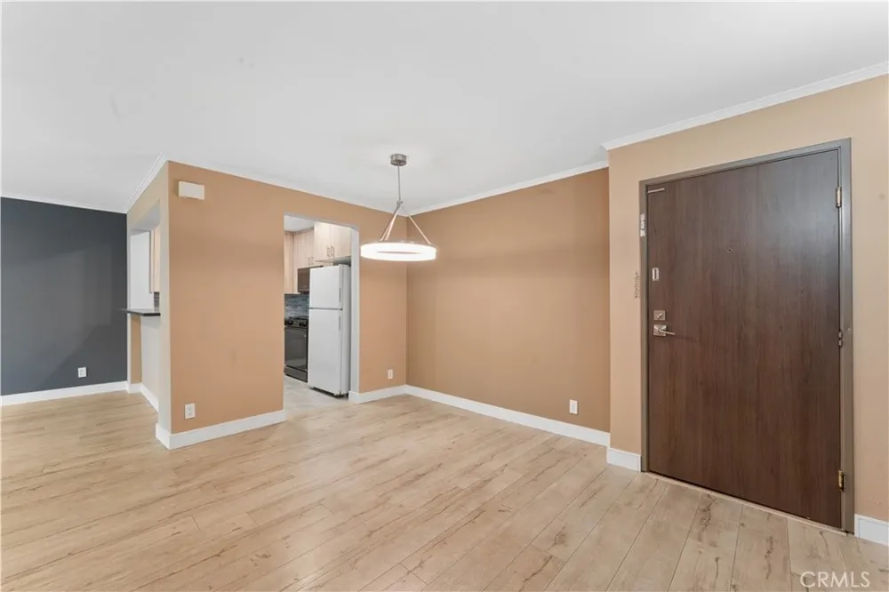16866 Kingsbury #107 Granada Hills, CA 91344