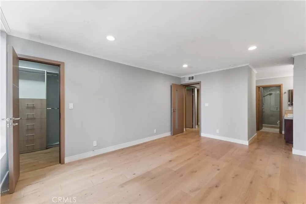 16866 Kingsbury #107 Granada Hills, CA 91344