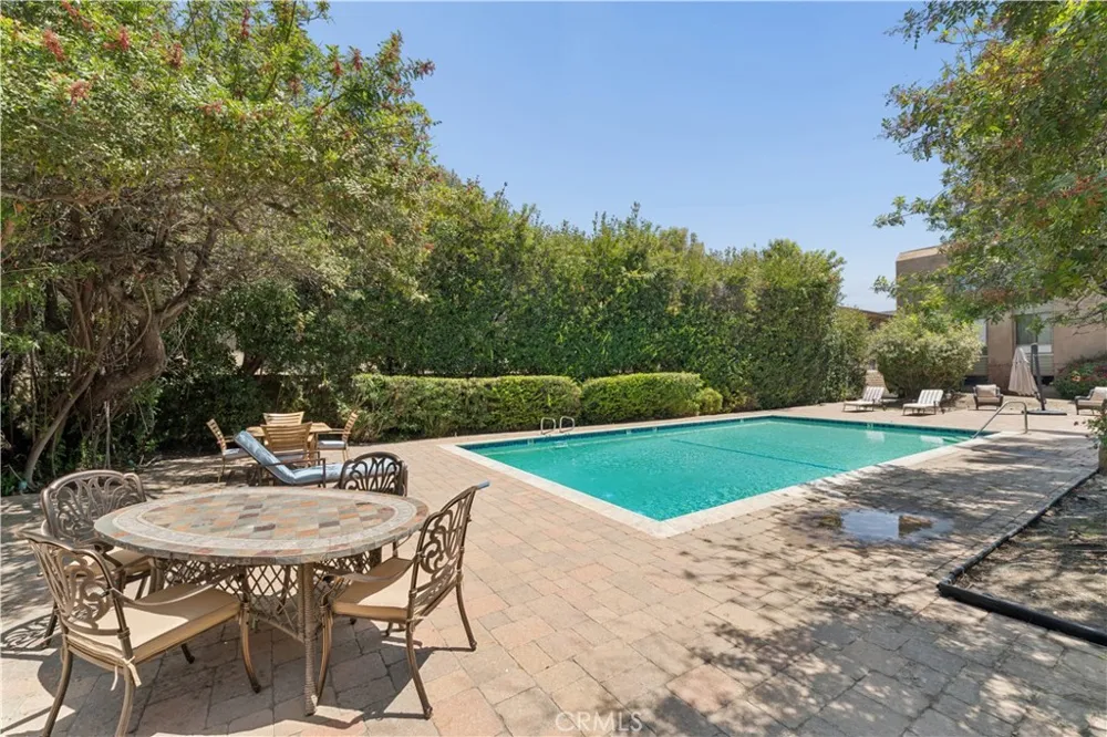 16866 Kingsbury #107 Granada Hills, CA 91344