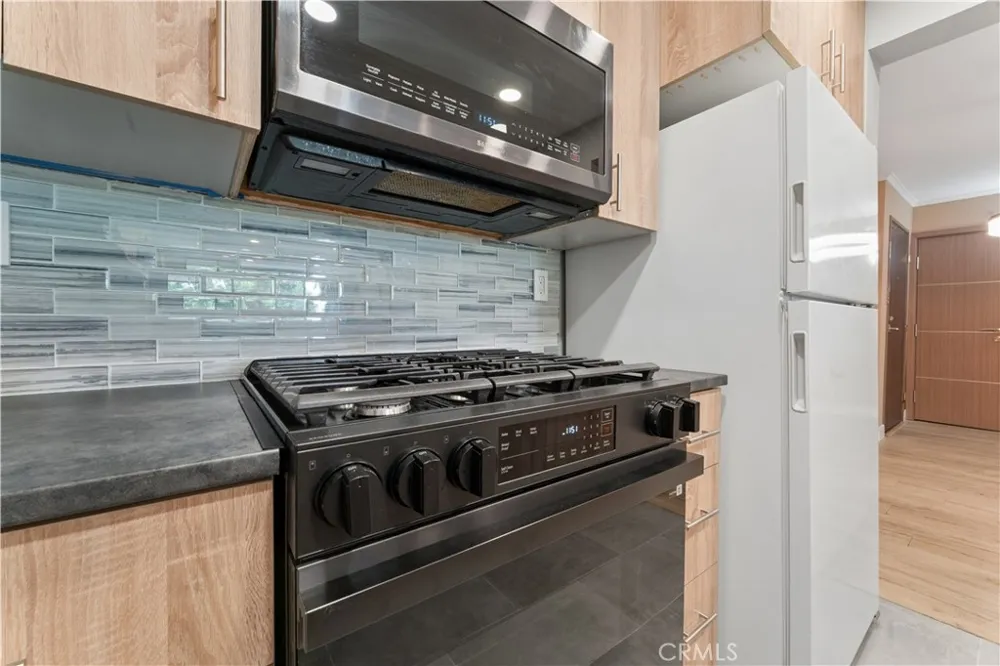 16866 Kingsbury #107 Granada Hills, CA 91344