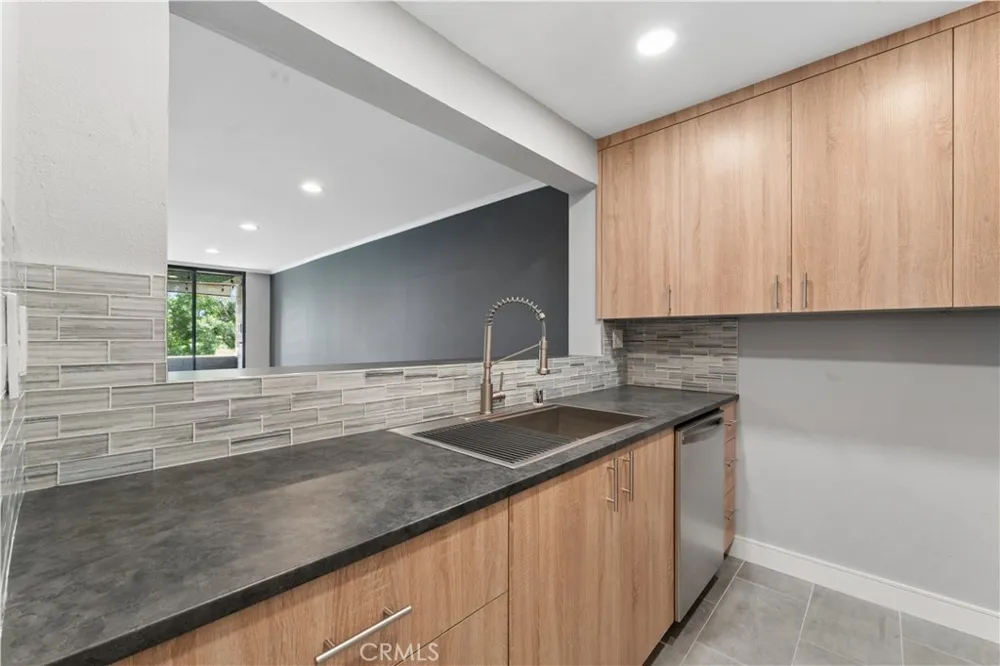 16866 Kingsbury #107 Granada Hills, CA 91344