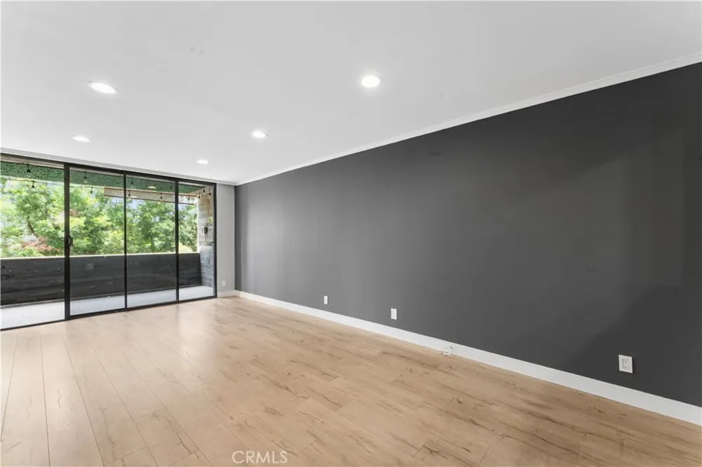 16866 Kingsbury #107 Granada Hills, CA 91344