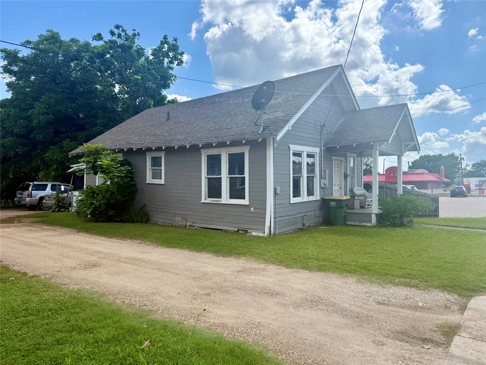 390 Live Oak Street Marlin, TX 76661