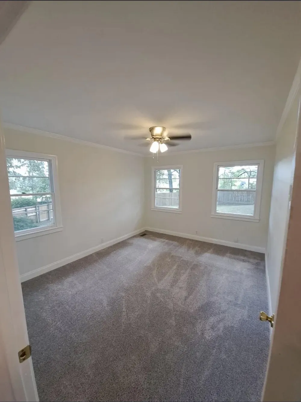 429 Whitehall CIR Paris, TN 38242