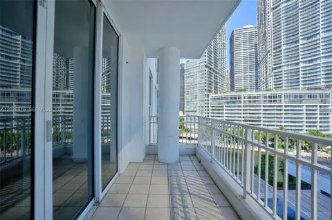 801 Brickell Key Blvd #906