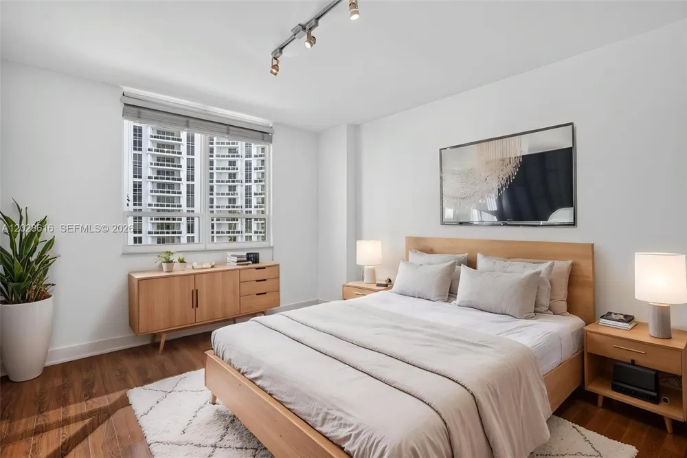 801 Brickell Key Blvd #906 Miami, FL 33131
