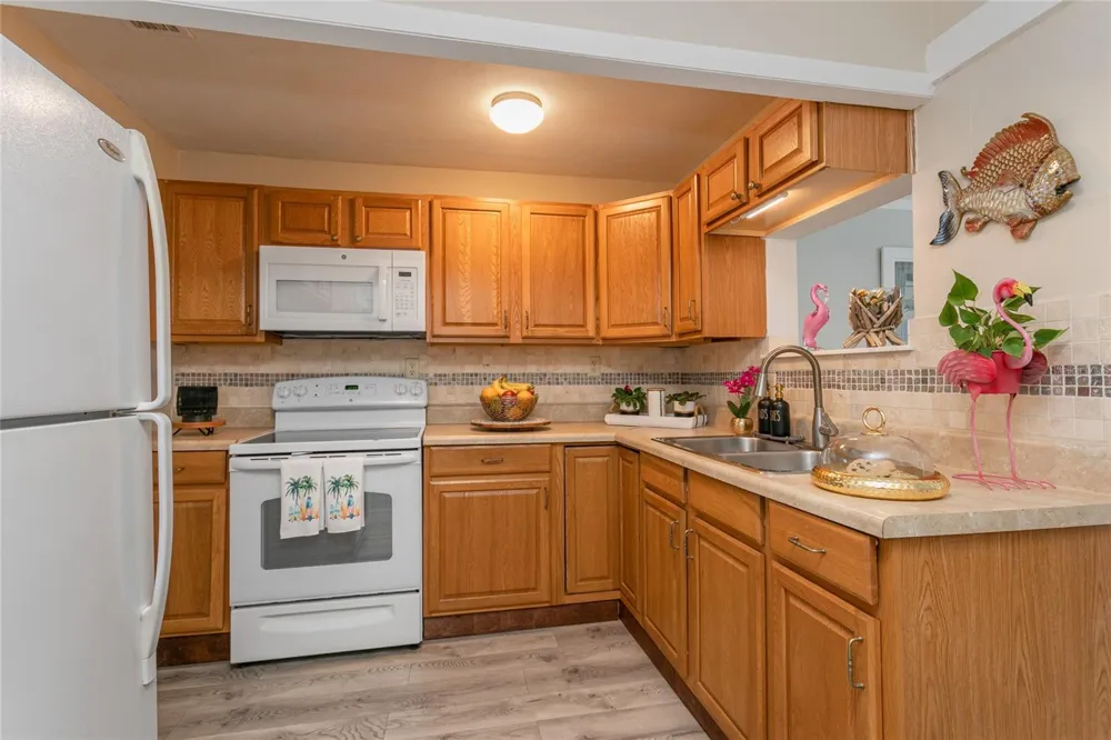 14 LAFAYETTE STREET Bradenton, FL 34208