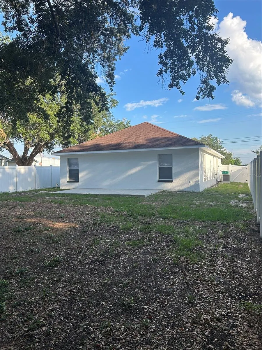 702 LEMON AVE Dundee, FL 33838