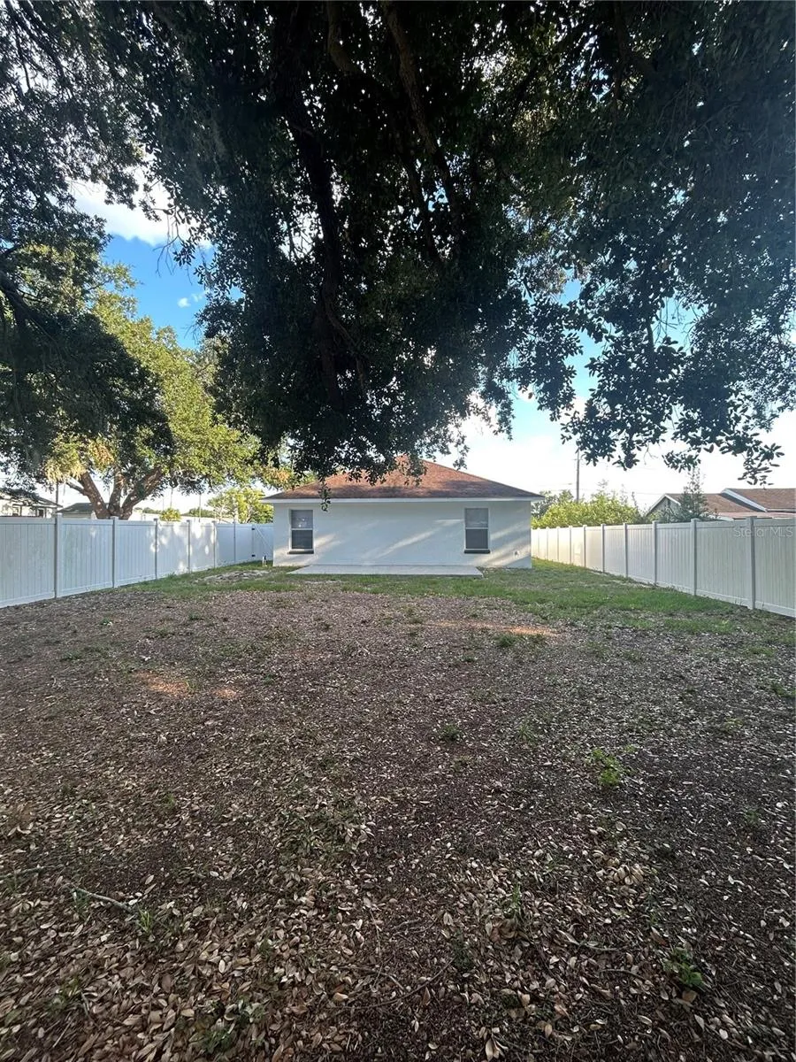 702 LEMON AVE Dundee, FL 33838
