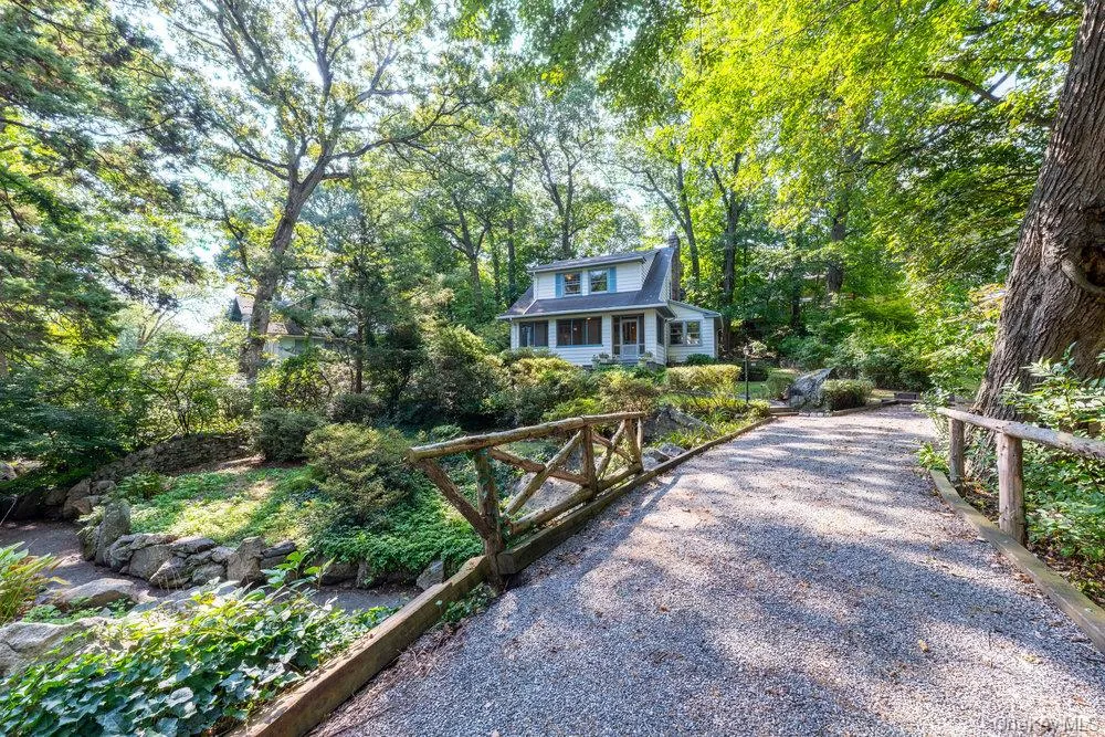 40 Pine Brook Drive Larchmont, NY 10538