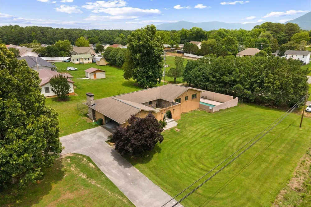 812 W Fort Street Chatsworth, GA 30705
