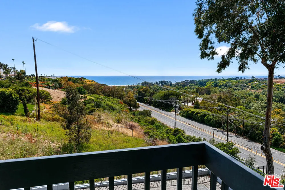 29239 HEATHERCLIFF ROAD #4 Malibu, CA 90265
