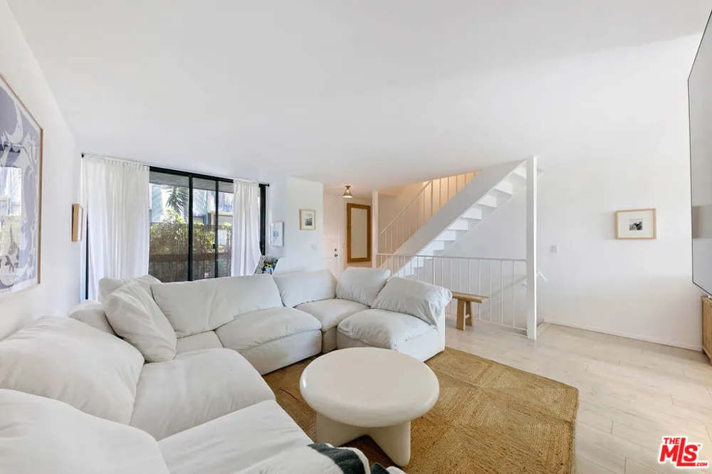 29239 HEATHERCLIFF ROAD #4 Malibu, CA 90265
