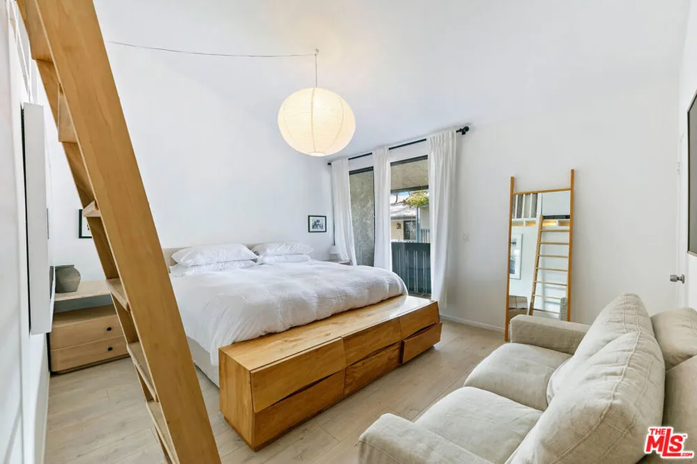29239 HEATHERCLIFF ROAD #4 Malibu, CA 90265