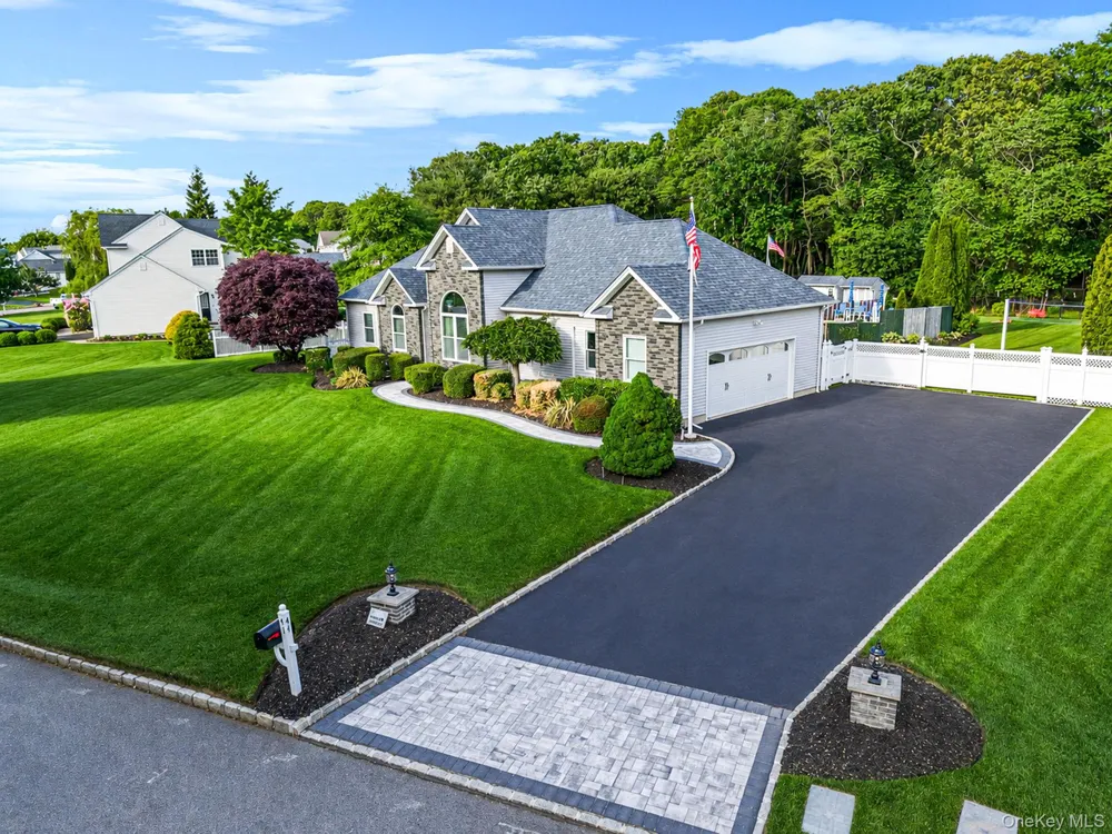 41 Paige Lane Moriches, NY 11955