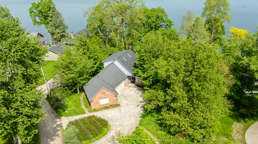 8790 Hendricks Drive Brighton, MI 48116