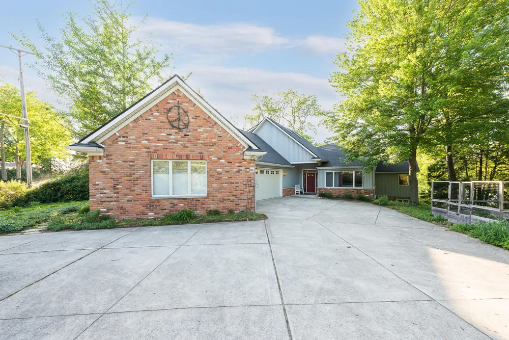 8790 Hendricks Drive Brighton, MI 48116