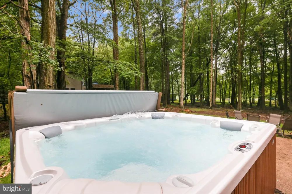 14 SASSAFRAS ROAD Lake Harmony, PA 18624