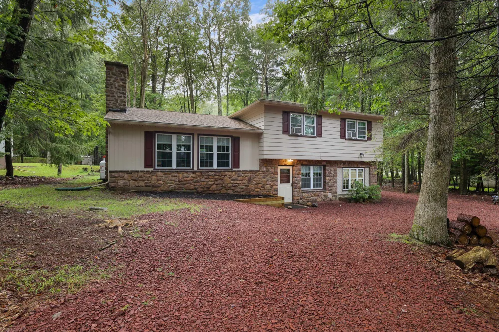 14 SASSAFRAS ROAD Lake Harmony, PA 18624