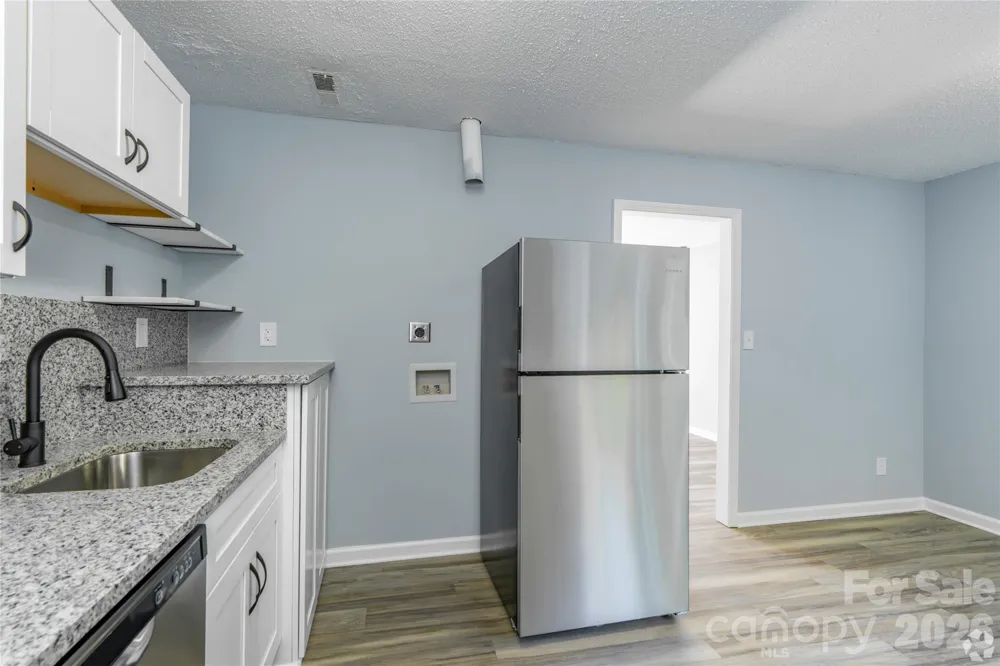 300 E Charlotte Avenue Mount Holly, NC 28120