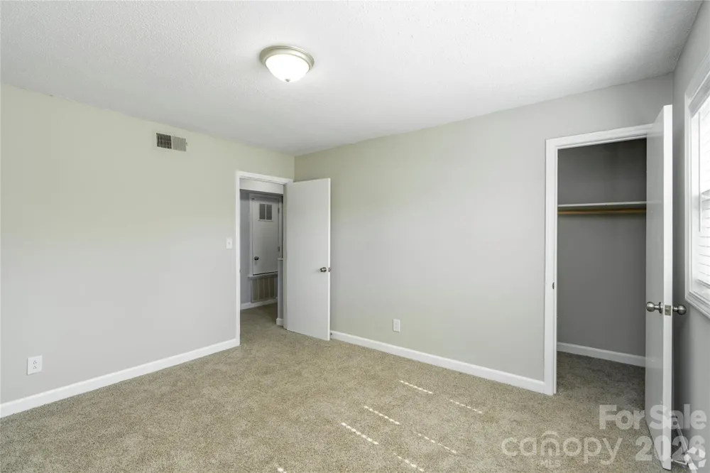 300 E Charlotte Avenue Mount Holly, NC 28120