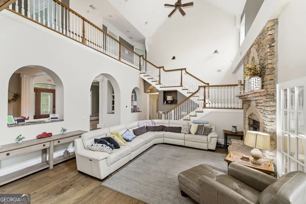 4337 Mountain View RD Oakwood, GA 30566