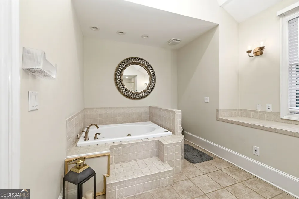 4337 Mountain View RD Oakwood, GA 30566