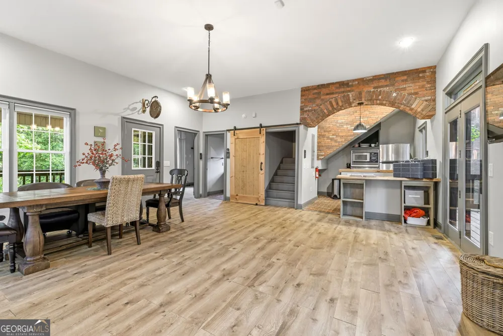 4337 Mountain View RD Oakwood, GA 30566