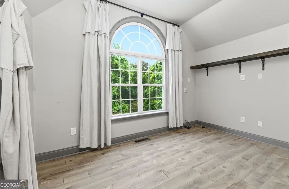 4337 Mountain View RD Oakwood, GA 30566
