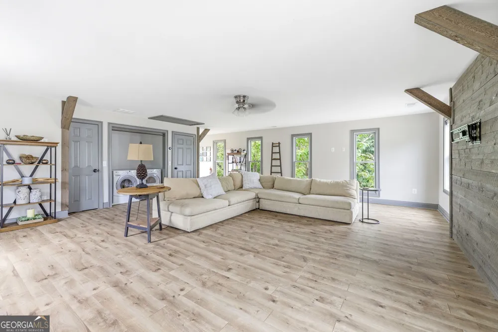4337 Mountain View RD Oakwood, GA 30566
