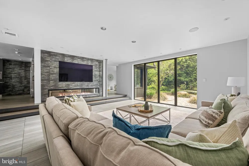 850 LESLEY ROAD Villanova, PA 19085