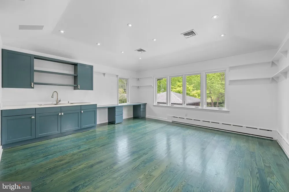 850 LESLEY ROAD Villanova, PA 19085