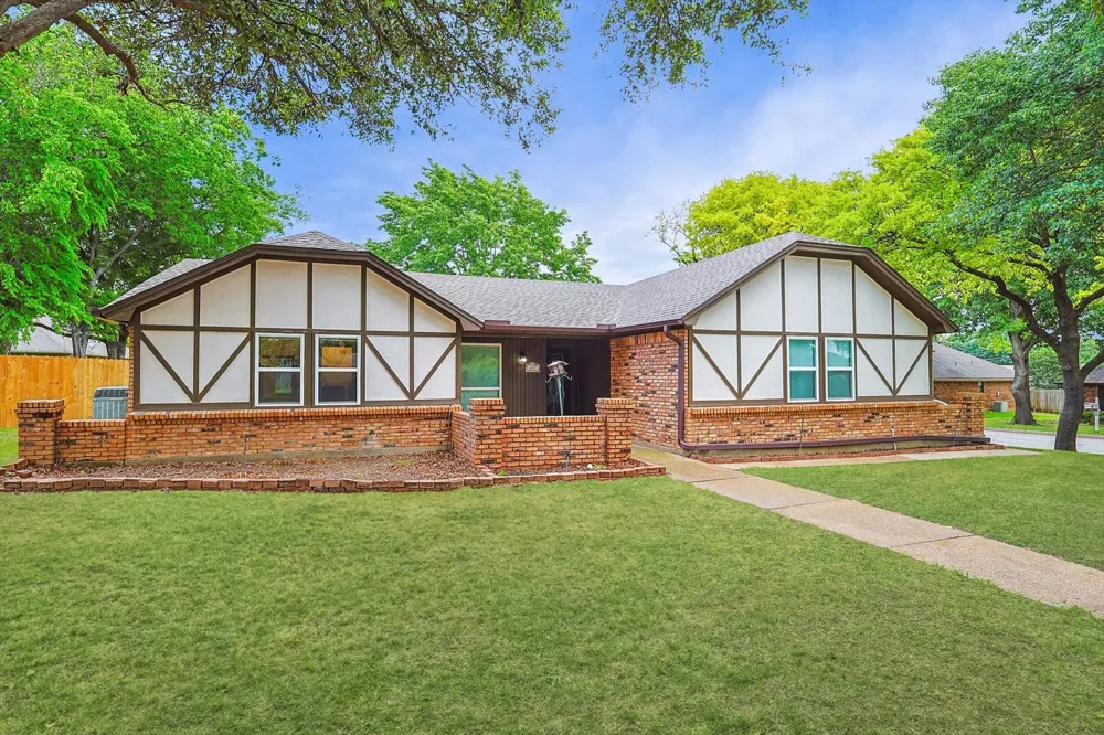 6837 Starnes Road North Richland Hills, TX 76182