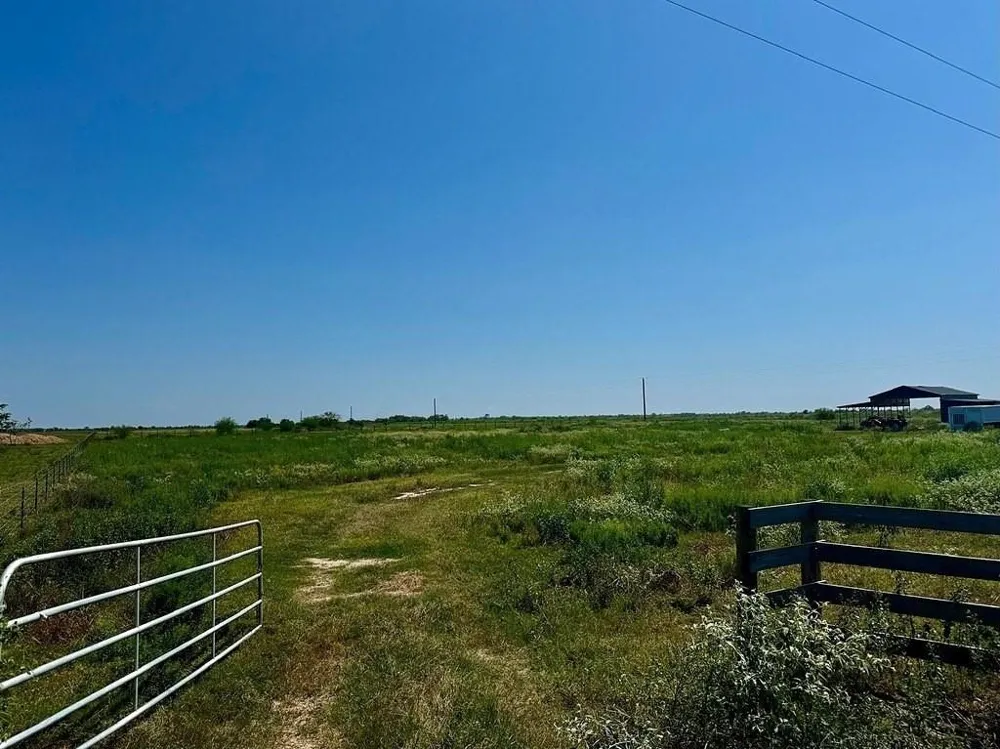 1993 Fm 2761 Cat Spring, TX 78933