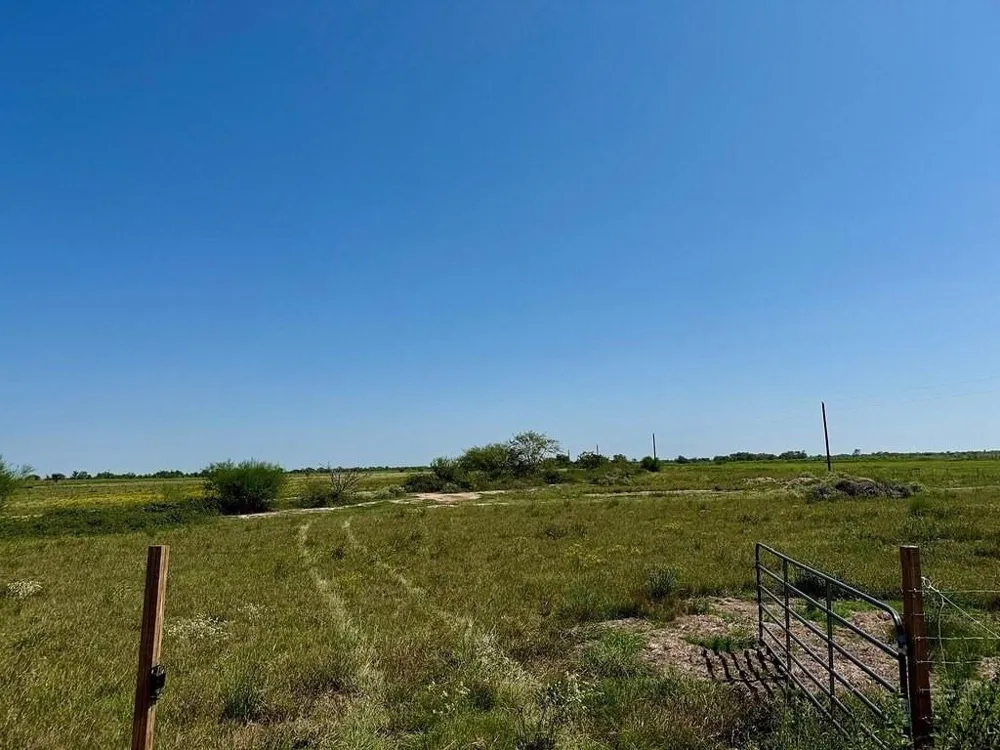 1993 Fm 2761 Cat Spring, TX 78933