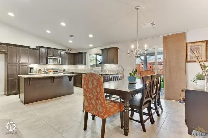 9602 Downie River Bakersfield, CA 93311